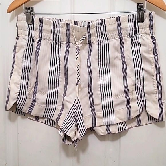 EXPRESS WOMEN'S  HIGH RISE  SILKY SHORT CREAM/BLUE SZ S/P - Picture 2 of 9